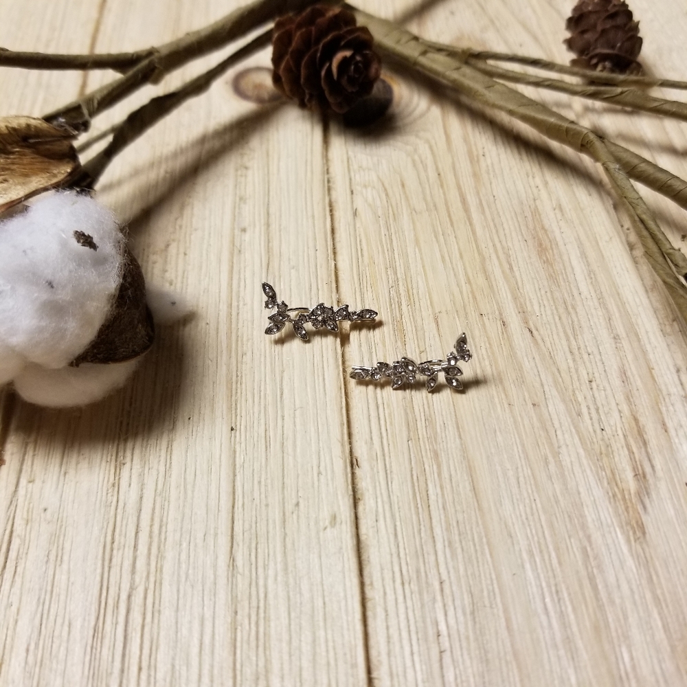 🌿🌿Gorgeous Leaf Ear Climbers in SILVER 🌿🌿 - Picture 4 of 12